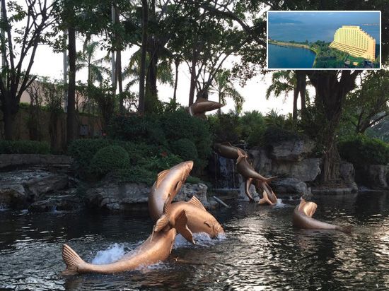  Leaping Salmon Sculpture Hong Kong Smith Scultpors